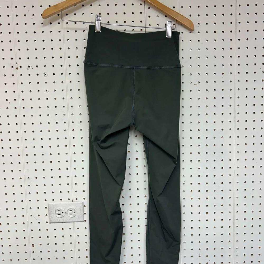 Everlane Perform Ankle Leggings